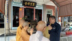 彰化二水百年古剎碧雲禪寺，曾遭紅統派建商魏明仁侵占並掛上五星旗，淪為「共產基地」，引發《紐約時報》報導。歷經多年波折，前副總統賴清德辦公室主任陳文彬透露，當年遭驅趕、死守鐵皮屋的比丘尼們，已透過信眾集資成功買回產權。（圖／翻攝自陳文彬臉書）