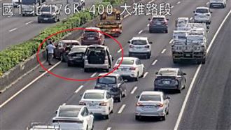 新／國道追撞事故…1車遭「夾殺」湧車潮