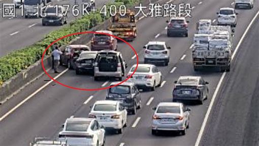 新／國道追撞事故…1車遭「夾殺」湧車潮