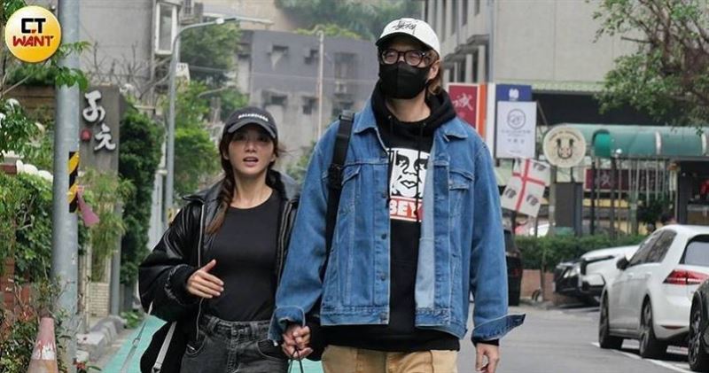 八三夭阿璞與蔡黃汝近年越愛越大方。（圖／CTWANT）