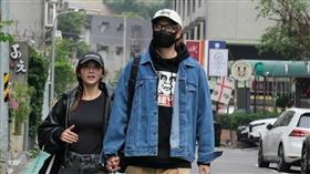 八三夭阿璞與蔡黃汝近年越愛越大方。（圖／CTWANT）