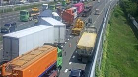 高雄,路段,車道,國道,追撞,多車,傷亡,事故,車流。（圖／翻攝畫面）