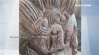 獨／惡作劇？小琉球石獅遭塗寫英、越南文