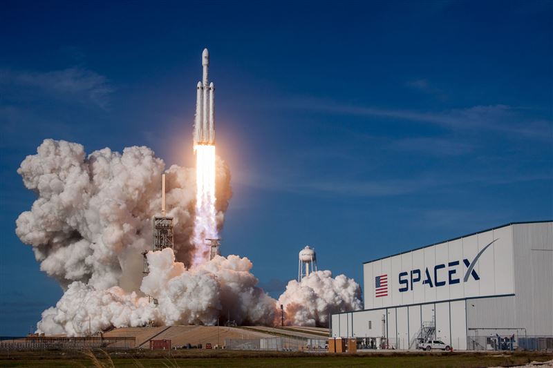 馬斯克旗下SpaceX於IP0前夕，將股票1拆5，外界認為此舉旨在藉由降低股價，吸引散戶投資。（圖／翻攝自X平台 @MarioNawfal）