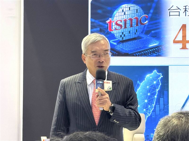謝金河直言房市資金大轉移，盲目高追ETF引爆擁擠交易震盪。面對高檔風險，他指路證交所「璞玉計劃」，點名中砂、新應材、碩成、高明鐵、三太士等5檔傳統產業黑馬。這群昔日傳產璞玉靠台積電本土化供應鏈技術升級，一夕外掛變臉，成為股價翻倍的科技新貴。（圖／記者師瑞德攝影）