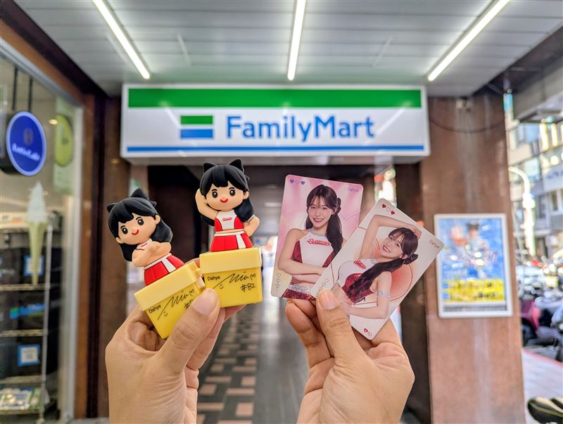 全家康康5推5折起好康,啦啦隊女神李多慧軟萌嗓音公仔甜美應援。(圖/品牌業者提供)