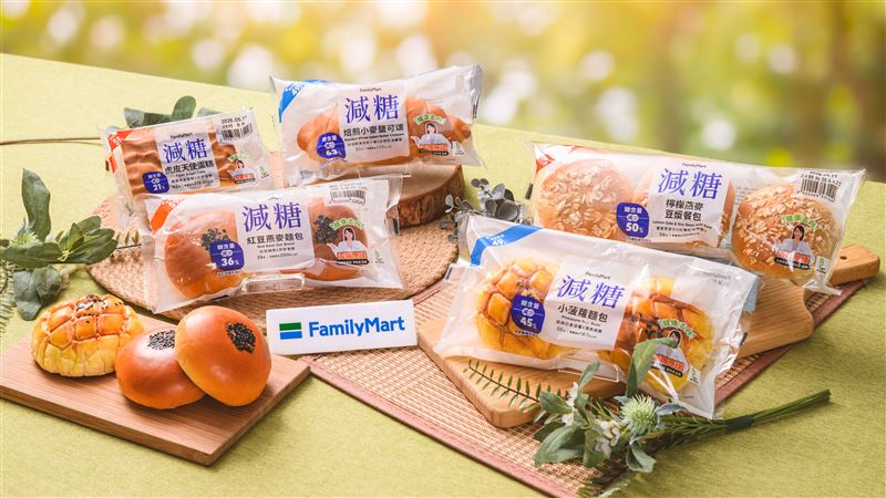 營養師劉以里監製「紅豆燕麥麵包」等5款減糖烘焙。(圖/品牌業者提供)