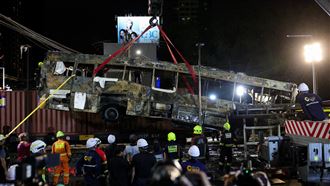 泰國「火車撞巴士」奪8命 司機無照還吸毒