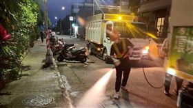 新北市政府為防範漢他病毒，已完成全市第一次噴消及側溝清淤巡檢作業，目前執行第2次清全市清消中。（圖／新北衛生局提供）