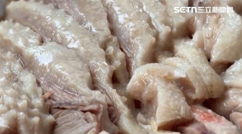 半隻鵝肉的量究竟要多少才合理？網路上掀起兩派論戰。（圖／翻攝畫面）