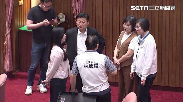 賴清德彈劾案記名投票!藍綠委自主性亮票