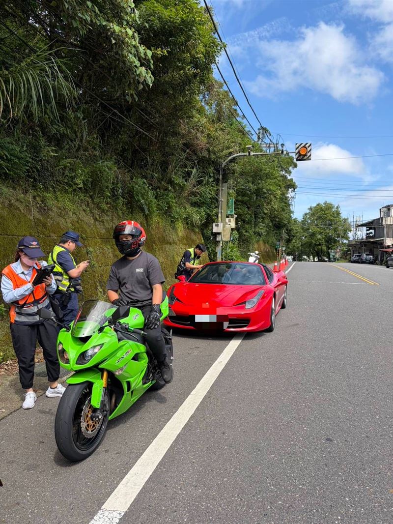 遏止北宜飆車、改裝歪風，新店警強力執法。（圖／新店警分局提供）