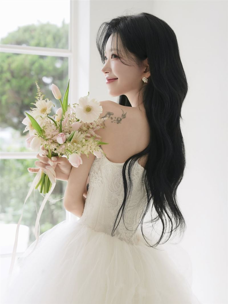 已故韓國女星崔真實之女崔俊熙近日舉行婚禮。（圖／翻攝自IG @1_6_9._9）