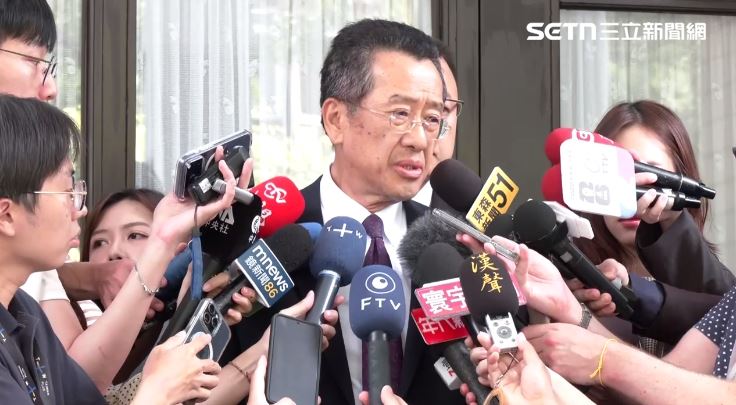 國防部長顧立雄立法院議場側門受訪（圖／翻攝畫面）