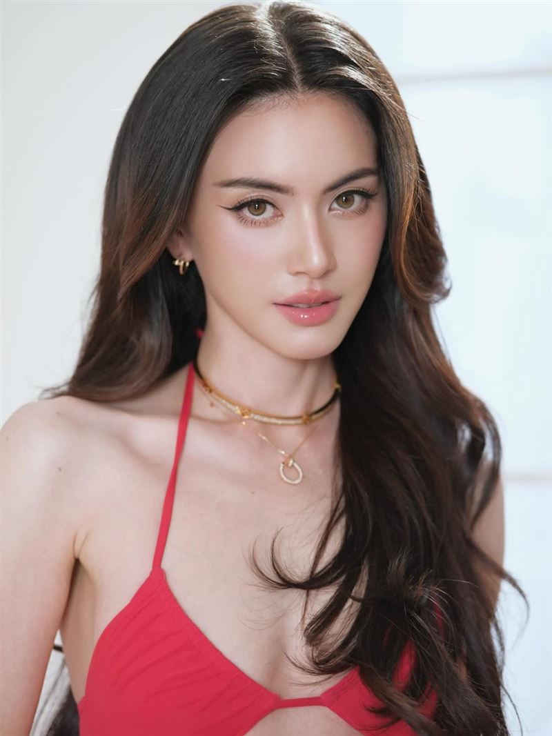 泰國影后Davika Hoorne被稱為「泰國第一神顏」。（圖／翻攝自IG @davikah）