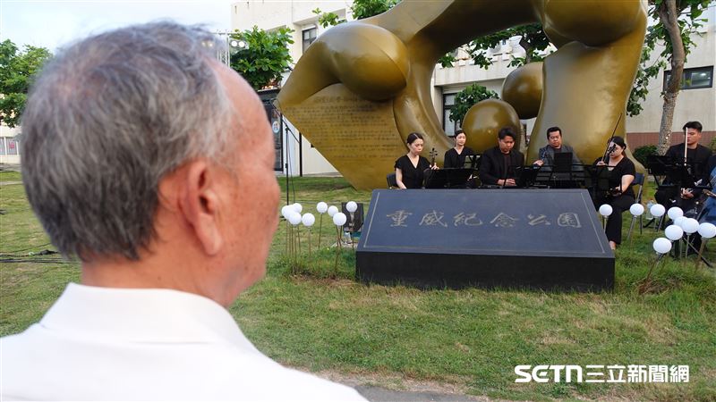雖然林重威醫師的生命不幸在28歲戛然而止，但他所留下的精神與信念，卻沒有隨之消逝，而是在基金會以他之名的延續下，持續在澎湖生根發芽，成為守護弱勢與照亮學子的力量。（圖／記者張雅筑攝）