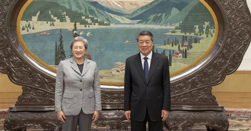 超微執行長蘇姿丰亞洲行開跑!18日她先赴北京與中國國務院副總理何立峰會面，討論雙方科技合作。（圖／翻攝自X平台 @MikeLongTerm）