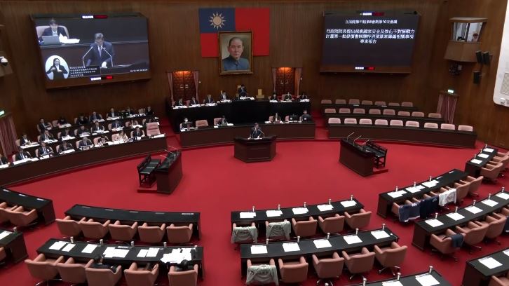 行政院長卓榮泰今（19）日赴立法院報告對美軍購第一批發價書特別預算案籌編情況。（圖／翻攝畫面）