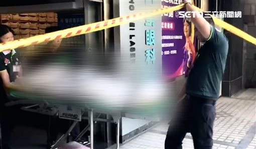 生前疑有人叫…祂探頭！電梯夾殺屍首分離