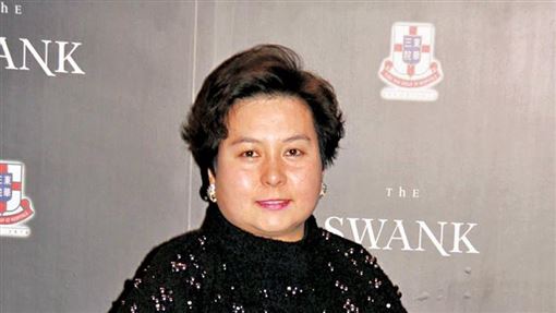 何超蓮現身家族場合　竇驍缺席引婚變疑雲