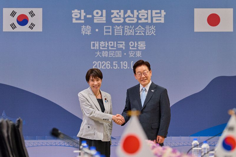 日本首相高市早苗(左)日前訪問韓國、進行2天1夜的行程,地點選在韓國總統李在明(右)的故鄉慶尚北道安東,也進行了領袖會談。(青瓦台提供)