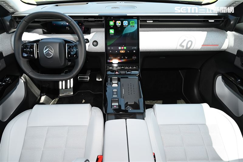 車內採用全新C-ZEN Lounge座艙設計。（圖／記者鍾釗榛攝）