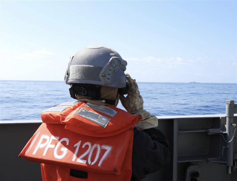 一名上尉軍官在軍艦戰情室使用私人手機遭記大過,不服上訴判決出爐。(示意圖)