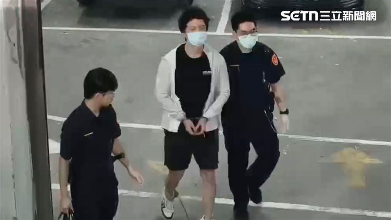 孫安佐日前因在北投河堤拍攝噴火槍影片引發爭議,涉《槍砲彈藥刀械管制條例》及公共危險罪嫌遭羈押禁見。(圖/翻攝畫面)