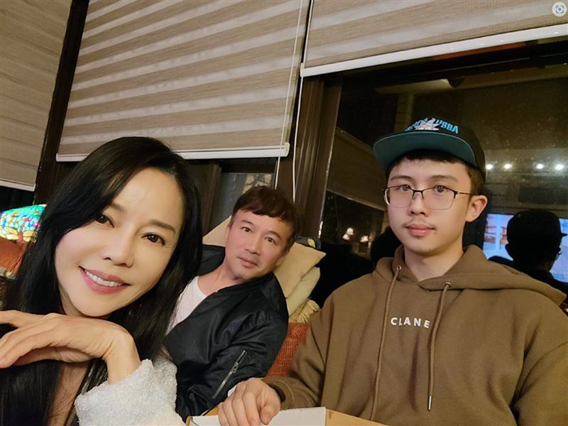 孫鵬與狄鶯之子孫安佐，近年因多起社會事件與感情風波屢屢登上新聞版面。（圖／翻攝自狄鶯FB）