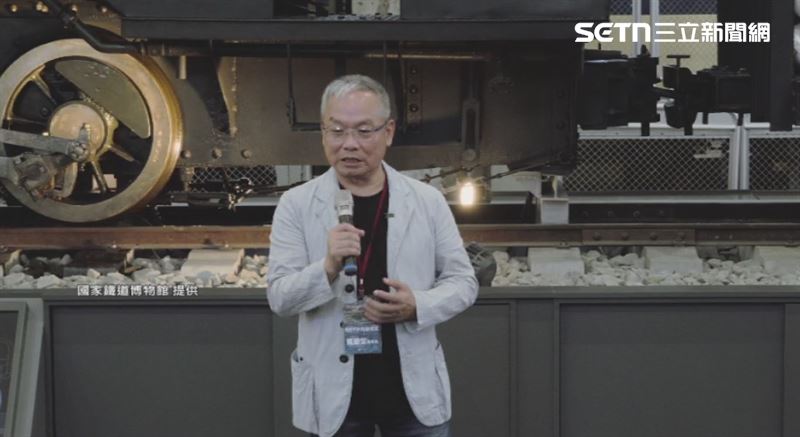 戴勝堂為了維護文物，歷經困難的尋找零件，並將它修復
