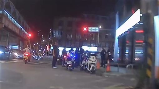 新／板橋警追毒駕遭衝撞　2警受傷送醫