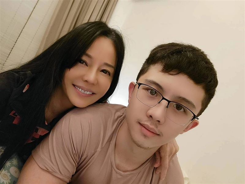 孫安佐表示，父母長期在他面前爭吵、互相抱怨，甚至把他當成情緒出口。（圖／翻攝自狄鶯FB）