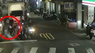 喪屍毒蟲板橋飆逃2公里　慘吞18萬元罰款