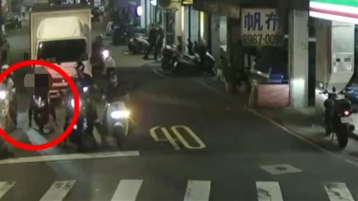 喪屍毒蟲板橋飆逃2公里　慘吞18萬元罰款