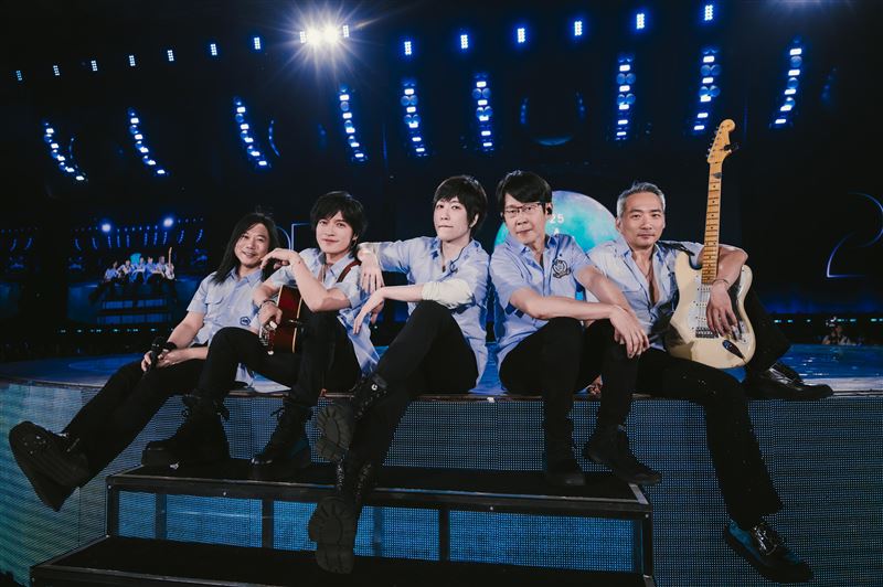五月天5525+2「回到那一天」25週年巡迴演唱會北京鳥巢站。（圖／相信音樂提供）