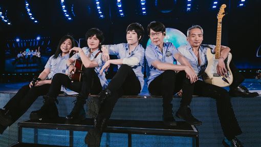 五月天阿信感性曝畢業典禮　全場淚喊別走