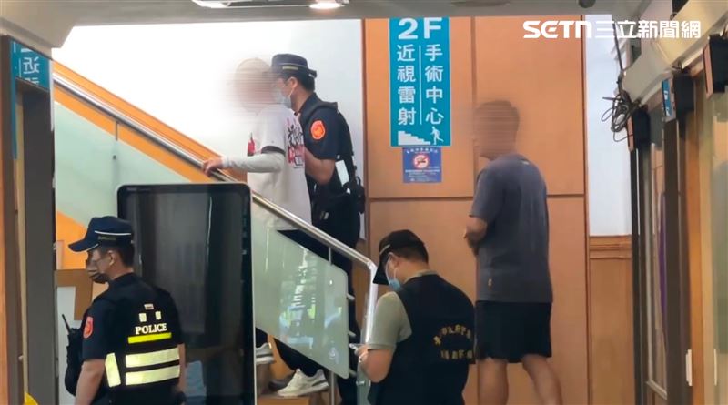 死者丈夫、孫子悲痛趕到診所認屍。（圖／翻攝畫面）