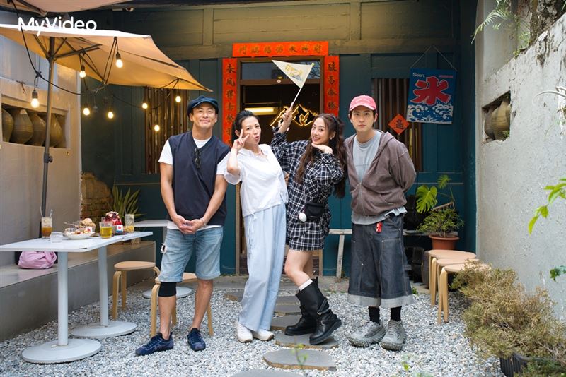 江宏恩（左起）、陳孝萱、吳映潔（鬼鬼）與石知田同遊台南。（圖　／台灣大哥大MyVideo提供）