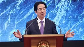 鄭麗文國安兩腳說 總統：放棄台灣主體性被中國斷腳總統賴清德（圖）20日在總統府發表執政2週年談話，針對國民黨主席鄭麗文對於國安提出的兩腳說法，賴總統表示，兩腳說無法提供穩定基礎，更何況鄭麗文帶頭阻擋軍購，等於自斷一隻腳，又接受九二共識，讓中國砍斷另一隻腳，這樣對台灣非常危險。中央社記者張皓安攝 115年5月20日