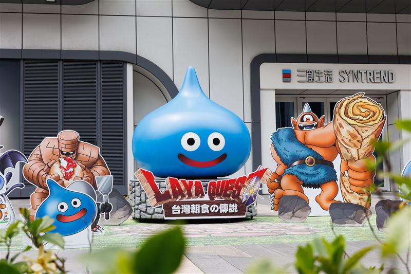 全球唯二、兩公尺高的大型史萊姆公仔登台。（圖／品牌業者提供）