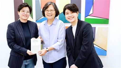 《臺灣漫遊錄》奪殊榮　蔡英文感動發聲