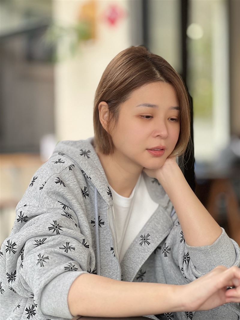 藝人李燕去年才透露父親因尿毒症昏迷住院，父女也因此解開多年心結。（圖／翻攝自臉書）