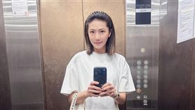 大牙運動完後對鏡自拍，表達終於有時間運動的愉悅心情。（圖／翻攝自大牙臉書）