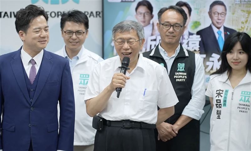 柯文哲開嗆總統賴清德「有夠不要臉」，更說腳上的電子腳鐐再掛下去，「我就把賴清德刻在上面！」（圖／民眾黨提供）