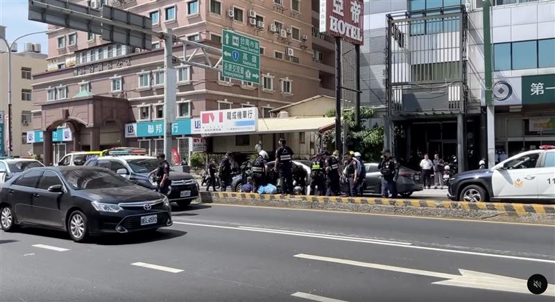 雲林刑案嫌犯逃到台南!警「開路夾擊」破窗逮2人,4警濺血。(圖/翻攝自Threads @reena.h_)