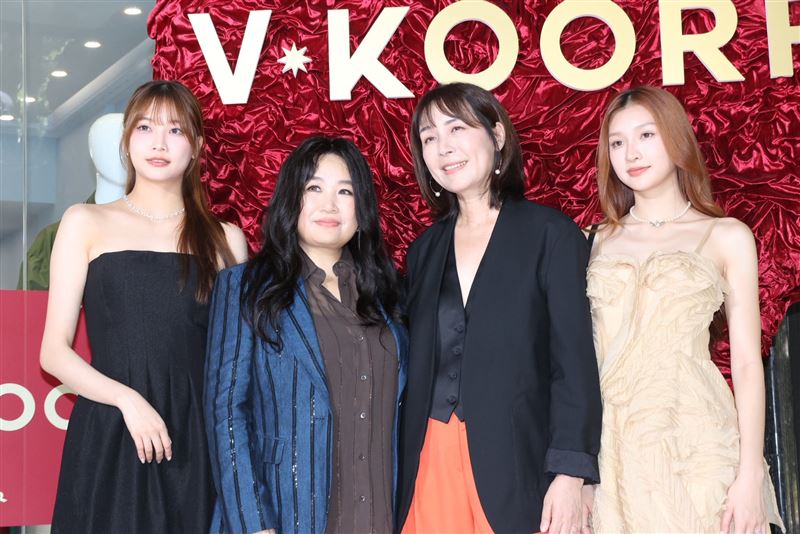 林采婕（左起）、林薇、陳婉若、申力安出席「V.KOORR」開幕活動。（圖／記者鄭孟晃攝影）