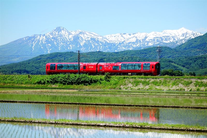 北陸觀光列車「雪月花」為趟次稀少、預約相當困難的夢幻列車。（圖／旅宿業者提供）