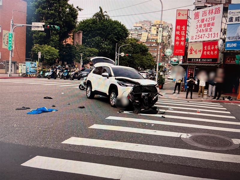 黃姓男子（47歲）開車行經長春路、吉林路口時搶快左轉，撞上對向車道一名許姓機車騎士。（圖／翻攝畫面）