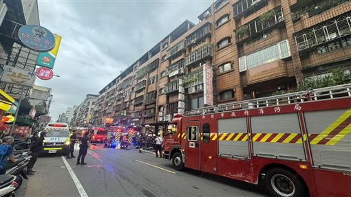 新／三重公寓竄火　3民眾救出1歐卡送醫