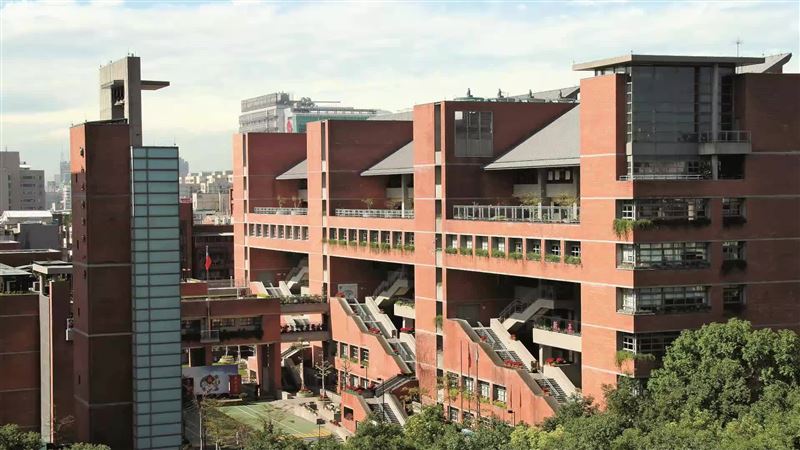 台北市私立復興實驗高級中學傳出疑似食安事件。（圖／翻攝自校方臉書）